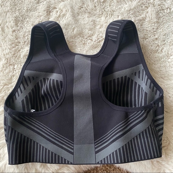 NIKE Fe/Nom striped Flyknit sports bra Medium - Picture 7 of 9